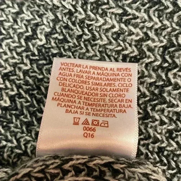 Faded Glory Medium V-Neck Sweater Black & White - Picture 7 of 7